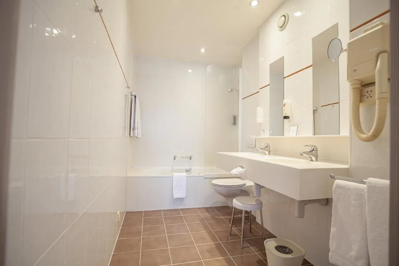 Hotel Monaco Zeebrugge Beach 0*, Brugge
