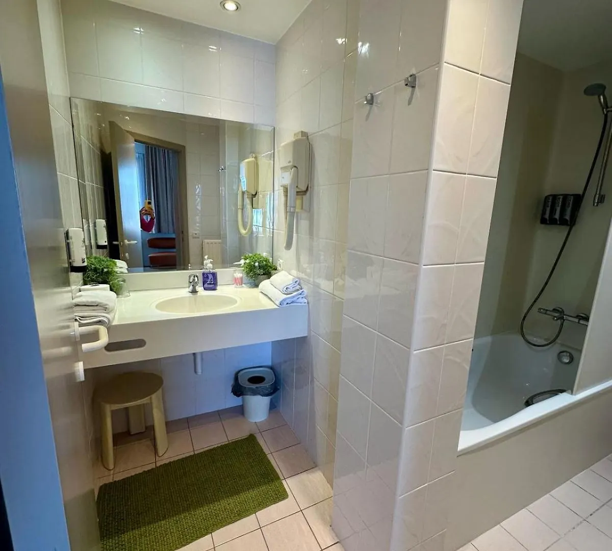 Hotel Monaco Zeebrugge Beach By Rikas Hotels 0*, Bruges